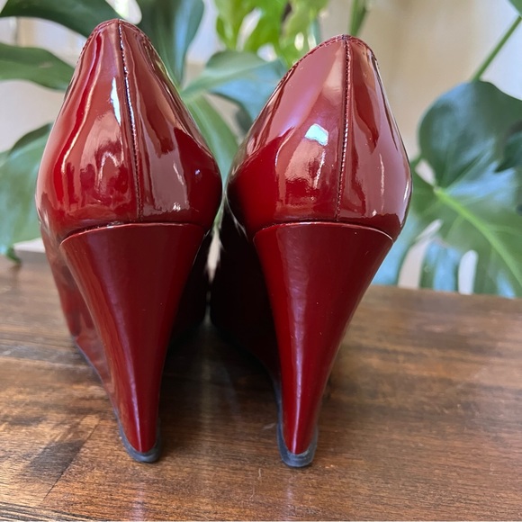 Christian Louboutin Ron Ron Red Patent Leather Wedges EU41 $1095 Hardly Used!! - Picture 9 of 12